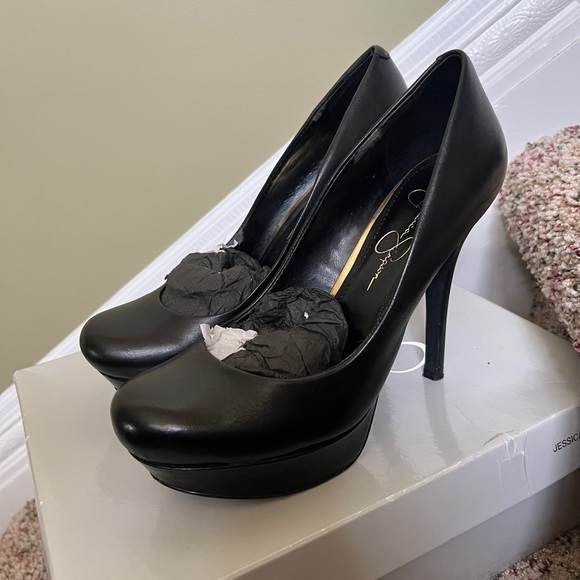 Jessica Simpson Black Pumps - Picture 4 of 6